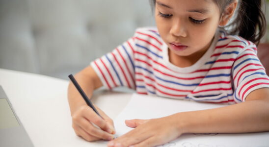 This simple accessory helps your child write correctly you