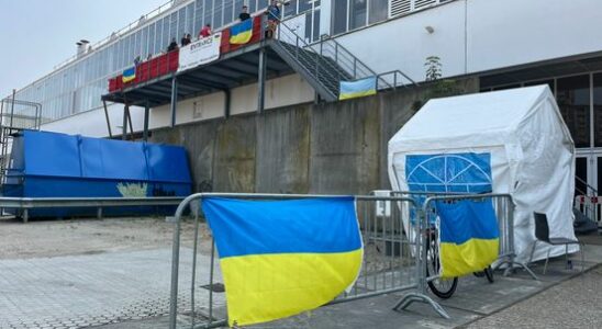 Ukrainian refugees sleep on the street after the Jaarbeurs closes