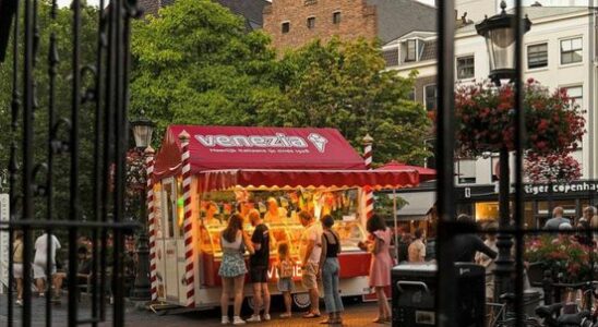 Utrecht distributes permits to stall holders Im really dying of