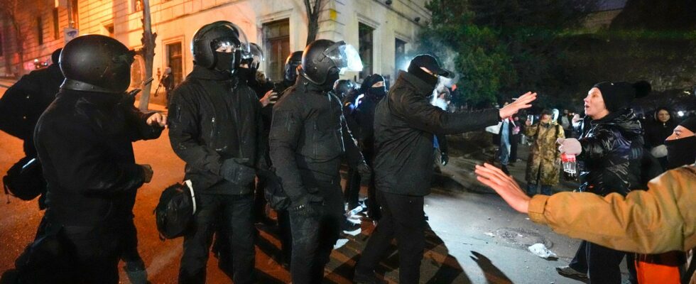 Water cannons and fireworks in Tbilisi protests