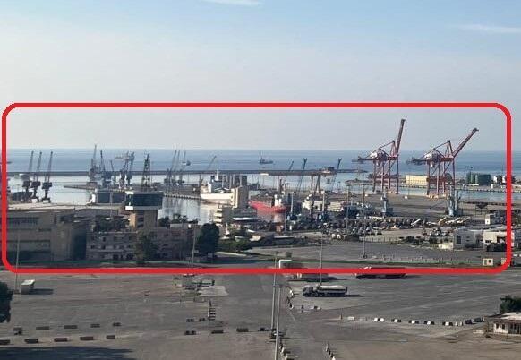 A recent photo of the port of Tartous, Syria, shows the presence of several fixed cranes.