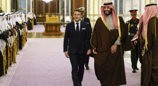 arrival of Emmanuel Macron in Riyadh to strengthen diplomatic ties