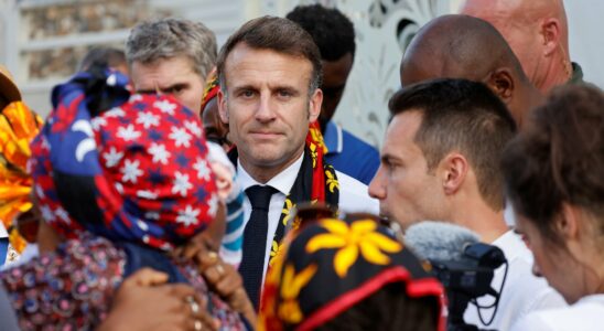 in Mayotte Emmanuel Macron confronted with the anger of residents