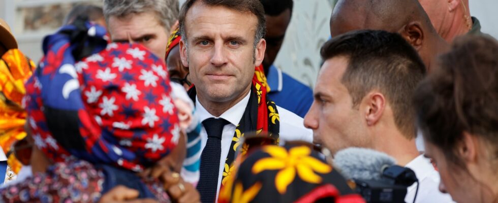 in Mayotte Emmanuel Macron confronted with the anger of residents