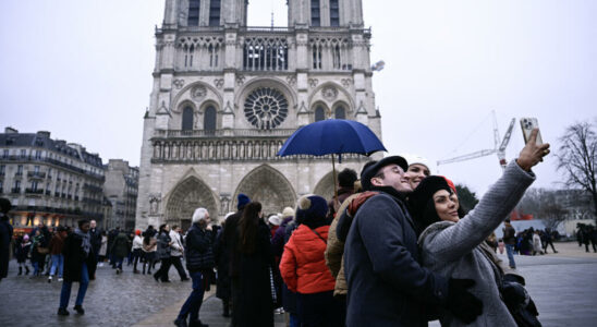 in Paris tourism is picking up color for the end