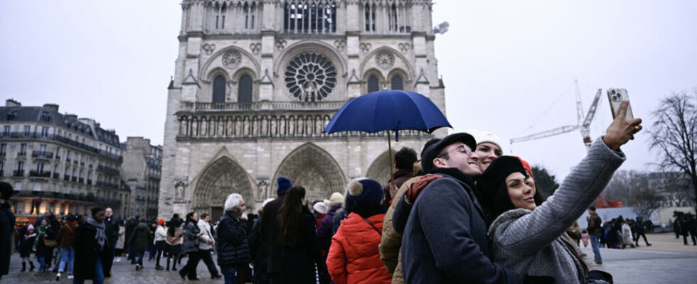 in Paris tourism is picking up color for the end