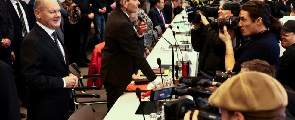 in front of the deputies of the Bundestag Olaf Scholz