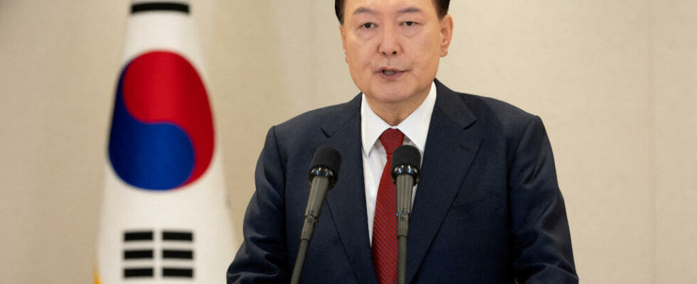 investigators seek arrest warrant for ousted President Yoon