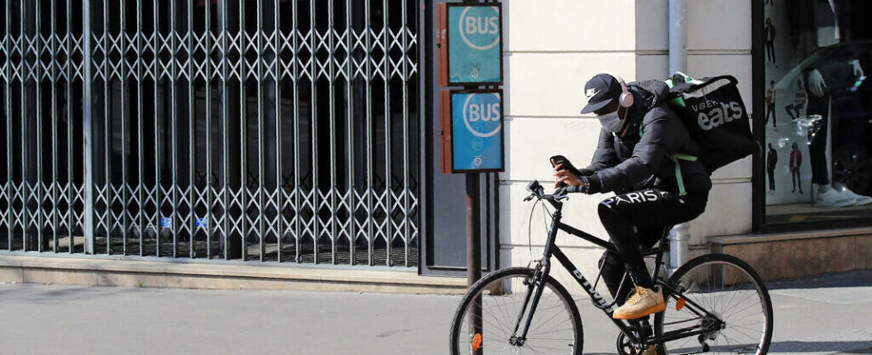 the difficult daily life of bicycle delivery workers victims of