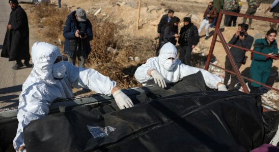 what do we know about mass graves found in Syria