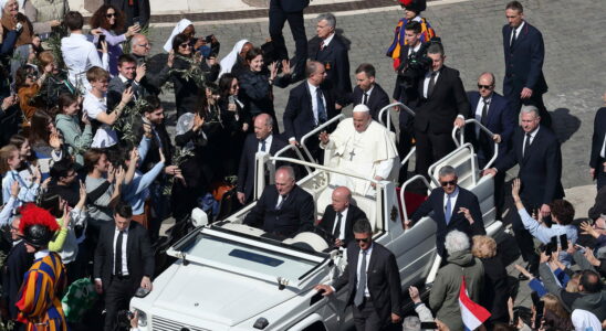 what is the program for the sovereign pontiff in France