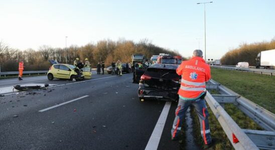 112 news A27 near Eemnes closed due to accident