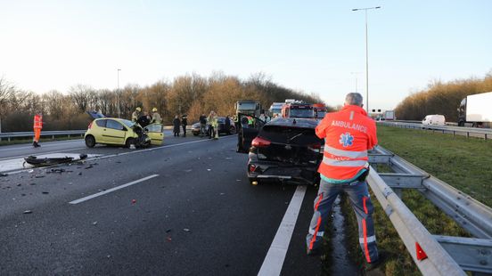 112 news A27 near Eemnes closed due to accident