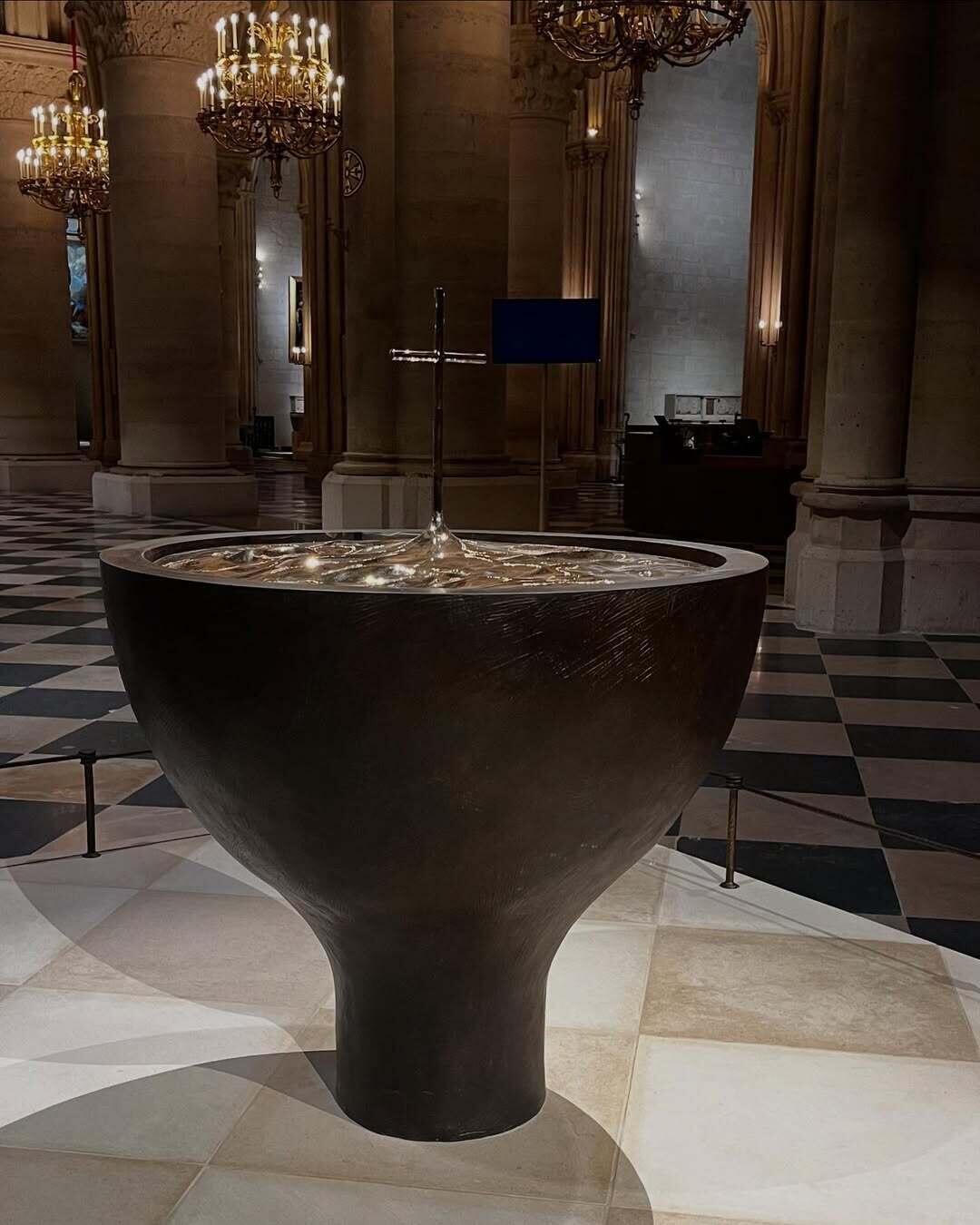 The baptistery, patinated bronze and mirror polished bronze