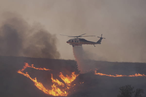 1737782850 4 A new fire ravages 4000 hectares north of Los Angeles