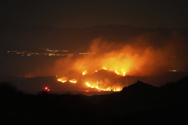 1737782851 123 A new fire ravages 4000 hectares north of Los Angeles