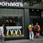 700 employees join the complaint against McDonalds