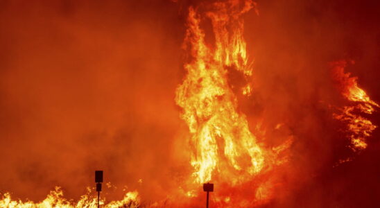 A new fire ravages 4000 hectares north of Los Angeles