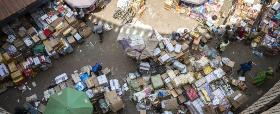 Cameroon authorities prohibit access to street vendors in 15 places