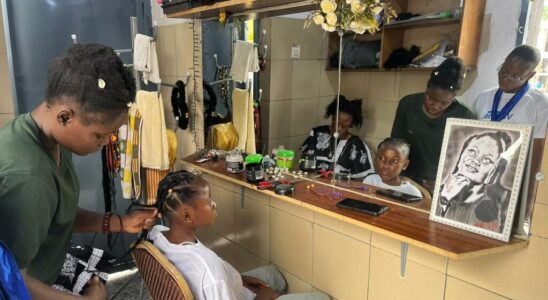 DRC Mwasi UZURArt the salon which organizes traditional hairstyle training