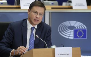 Dombrovskis Immediately build a strong and balanced relationship with Trump