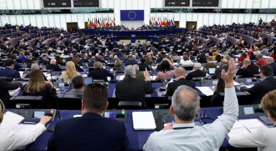 European Parliament passes resolution to demand release of four hostages