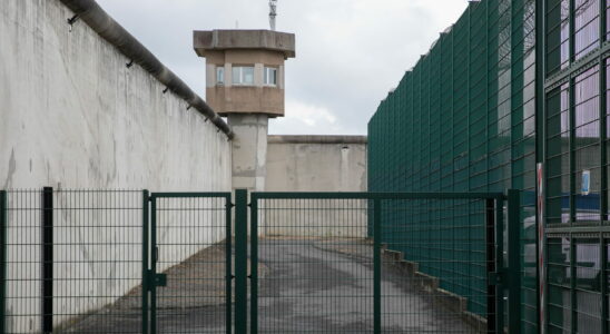 Evasion in Paris an inmate fled during an outing to