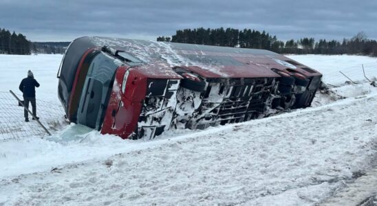 Floorball team in serious bus accident on E4