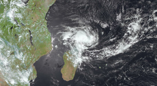 France Mayotte placed on red cyclone alert less than a