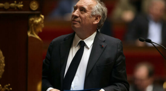 France failure of the first motion of censure against the