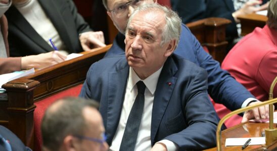 Francois Bayrou persists and signs LExpress