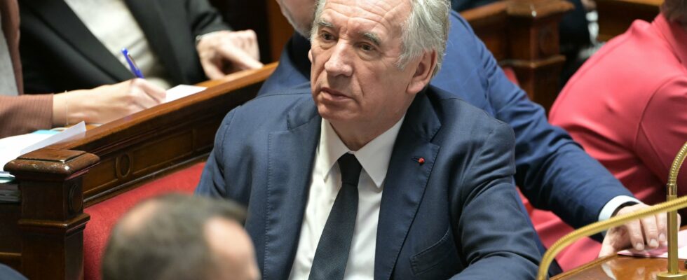 Francois Bayrou persists and signs LExpress