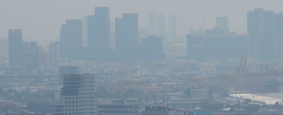 Free Public Transport in Smog Listed Bangkok