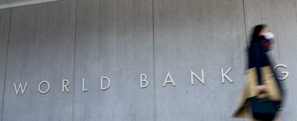 Gabon World Bank suspended disbursements due to debt arrears