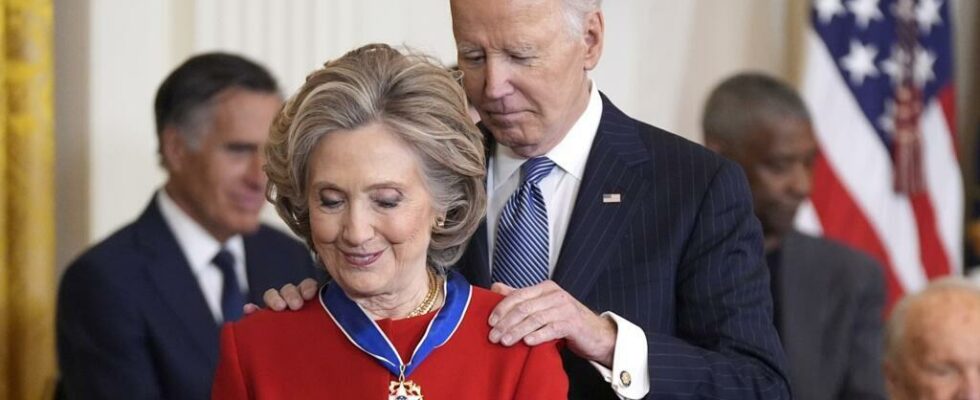 Joe Biden decorates 19 personalities and sends a message to