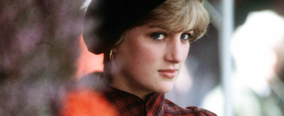 Lady Di started fashion her way of wearing boots is