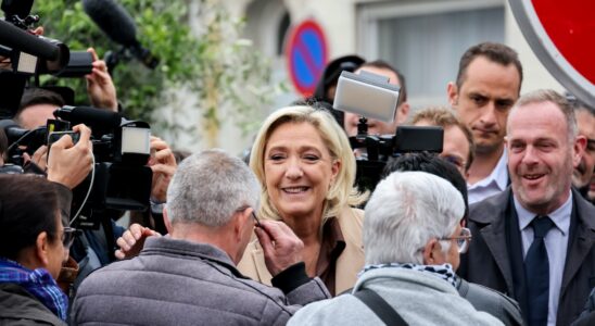 Marine Le Pen her operation to seduce the Republican right