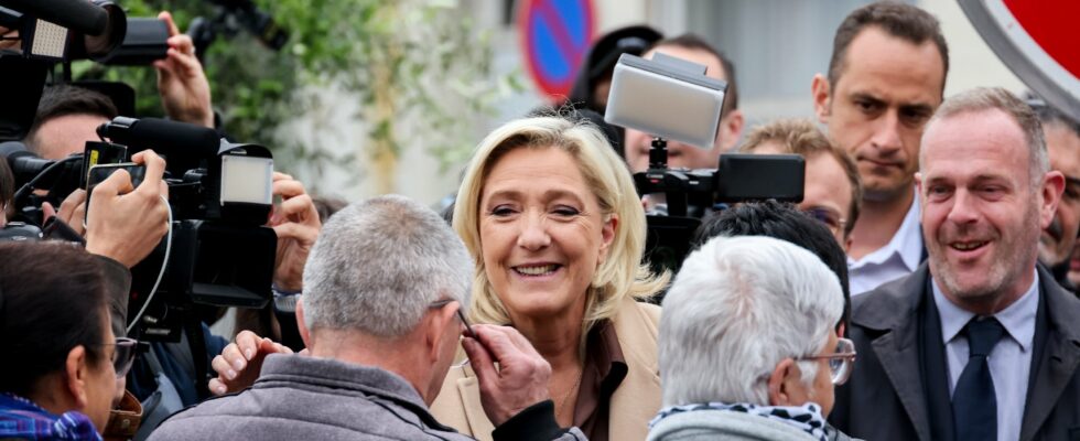 Marine Le Pen her operation to seduce the Republican right