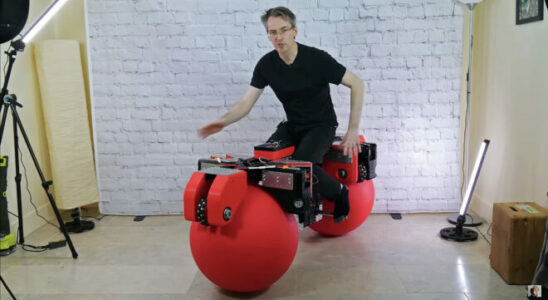 Motorcycle with versatile mobility from James Bruton