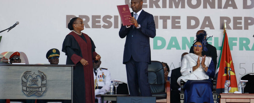 Mozambique Daniel Chapo inaugurated president in Maputo under high tension