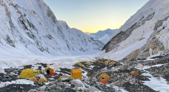 Nepal cost of permit to climb Everest rises to 15000