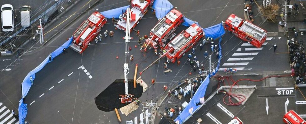 Older man fixed in gorge holes in Japan