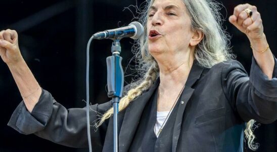 Patti Smith sang in a wheelchair