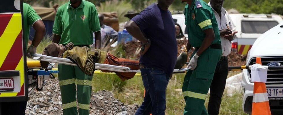 South Africa 78 bodies brought up from abandoned mine rescue