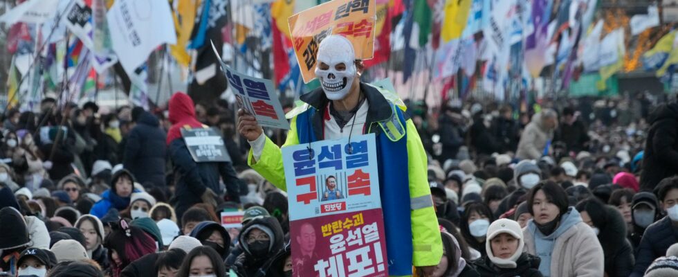 South Koreas suspended president refuses to be questioned