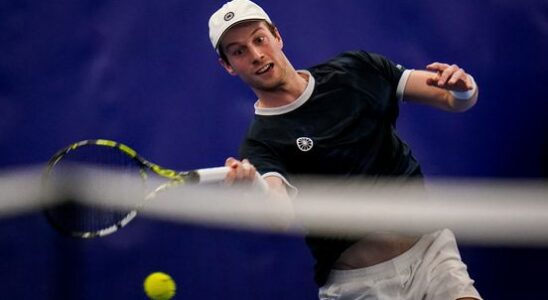 Sports Short week 3 Van de Zandschulp advances in doubles