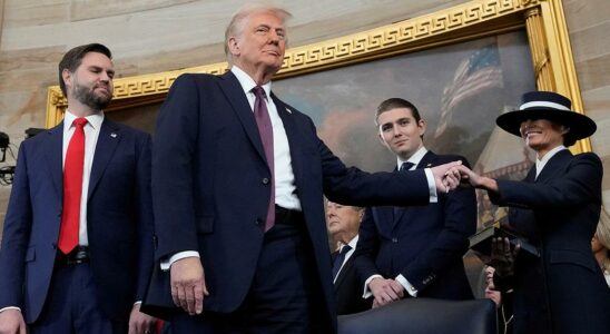 That moment at Donald Trumps oath ceremony attracted attention He