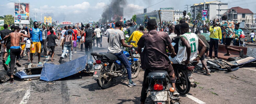 The Embassy of France attacked by demonstrators in Kinshasa