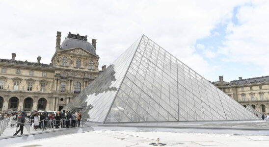 The Louvre pyramid suffers from a serious problem visitors are