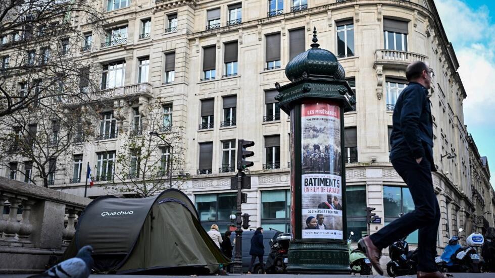 An apartment tent for one homeless person is set up on a street in the 2nd arrondissement of Paris. (Illustrative image)